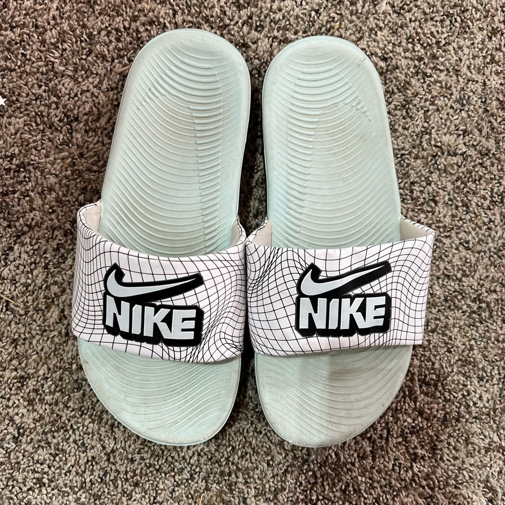 Nike Slides, size 4Y